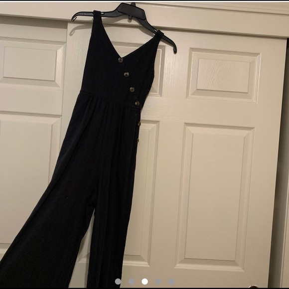 Super comfortable black cotton jumpsuit from American Eagle - Picture 3 of 4